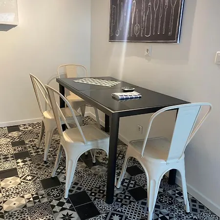 Duplex Avec Et Cour Privée * Bonnelles