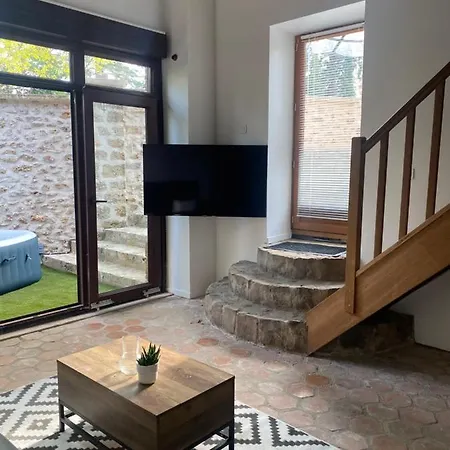 Duplex Avec Et Cour Privée * Bonnelles
