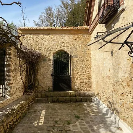 Duplex Avec Et Cour Privée * Bonnelles