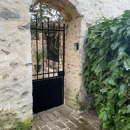 Holiday home Duplex Avec Et Cour Privee Bonnelles