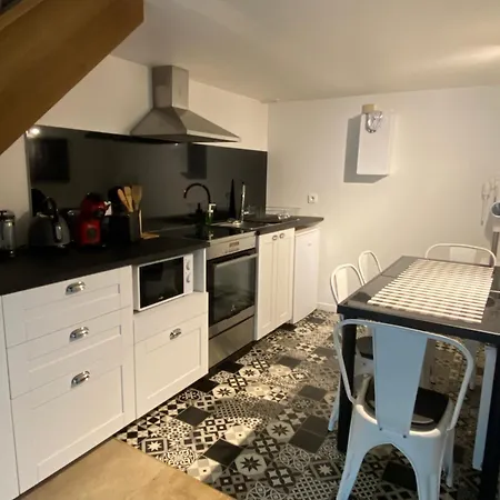 Duplex Avec Et Cour Privée *